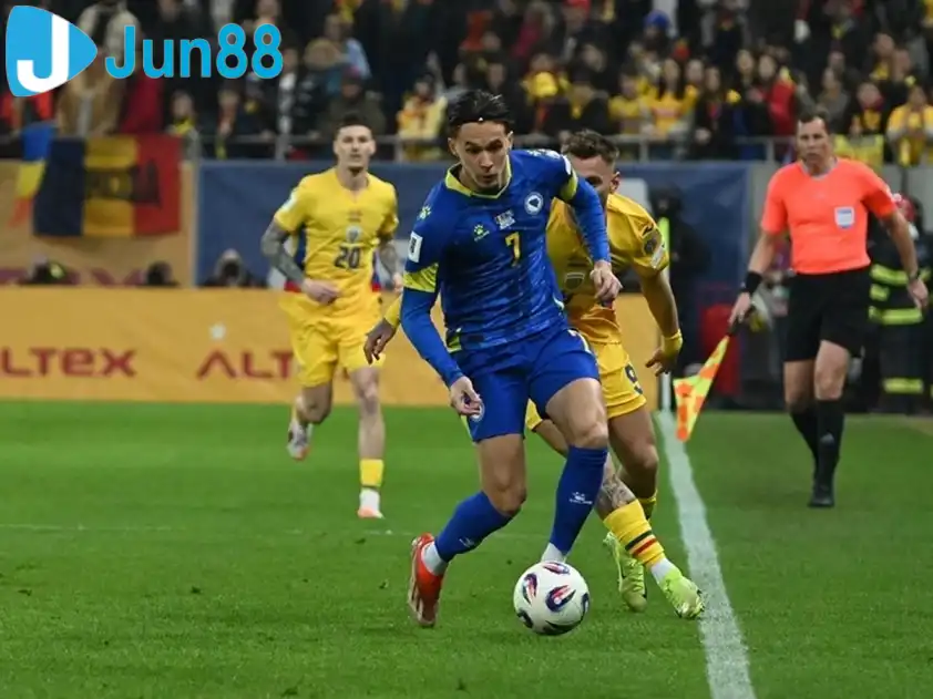 Bosnia & Herzegovina và Romania cùng Áo đang chiến đấu để giành 1 suất đi tiếp (Ảnh: Eurosport) Bosnia & Herzegovina và Romania cùng Áo đang chiến đấu để giành 1 suất đi tiếp (Ảnh: Eurosport)