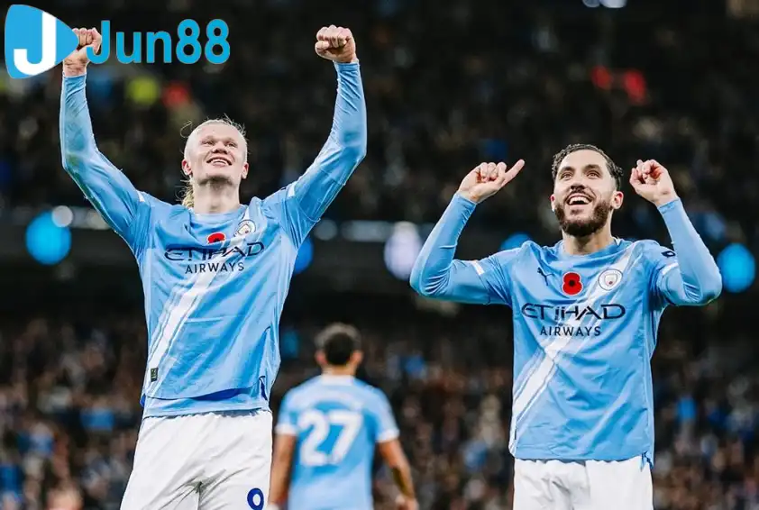 Man City đang phụ thuộc nhiều vào Haaland (trái) - Ảnh: Premier League Man City đang phụ thuộc nhiều vào Haaland (trái) - Ảnh: Premier League