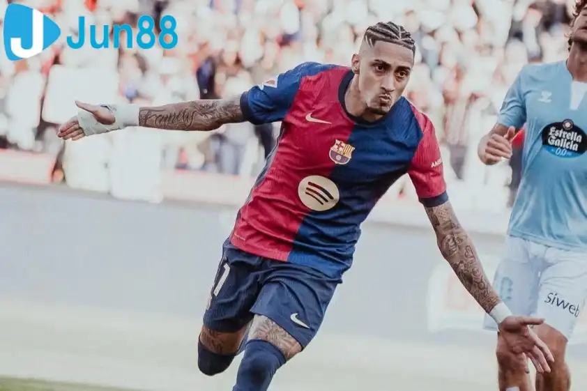 Raphinha được xem là 1 trong những cầu thủ hay nhất của Barca. Ảnh: CLB Raphinha được xem là 1 trong những cầu thủ hay nhất của Barca. Ảnh: CLB