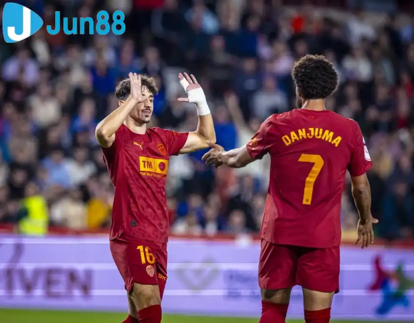 Valencia được dự đoán sẽ dễ dàng chiến thắng để bước vào vòng đấu tiếp theo. Valencia được dự đoán sẽ dễ dàng chiến thắng để bước vào vòng đấu tiếp theo.